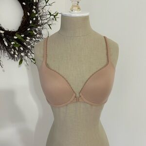EUC Victoria Secret bra size 32D